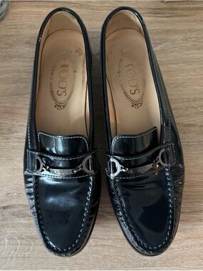 TOD'S Black Patent Leather Driving Loafers